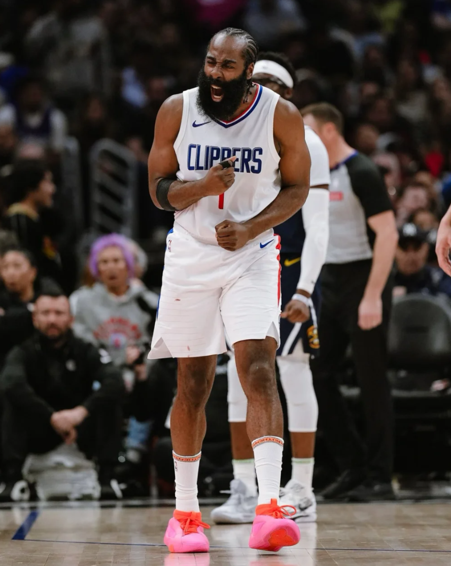 凯恩在独行侠比赛中精彩发挥，出色防守引发热议！的简单介绍